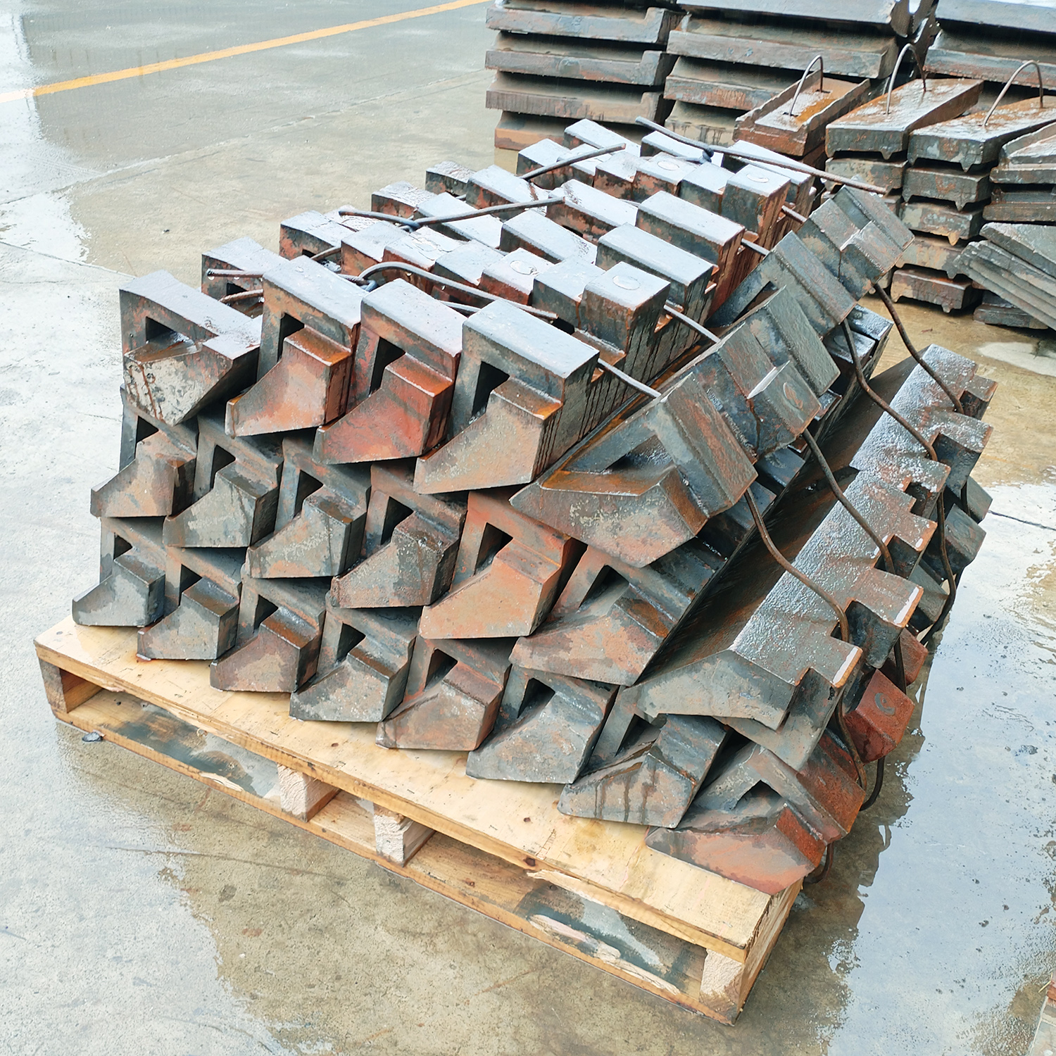 矿业中的SAG磨机的橡胶和Mn-Cr合金铸造复合衬里 