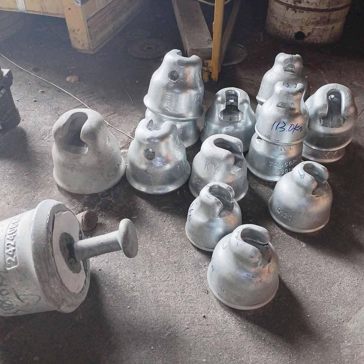 高压电磁绝缘子的钢铸造瓷绝缘子钢盖