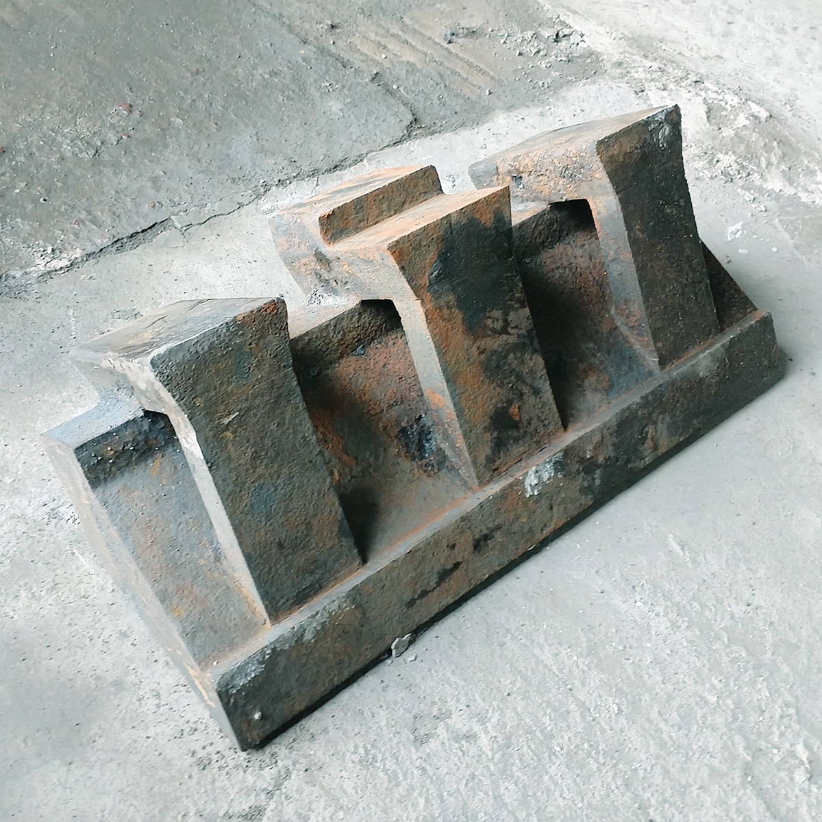 矿业中的SAG磨机的橡胶和Mn-Cr合金铸造复合衬里 