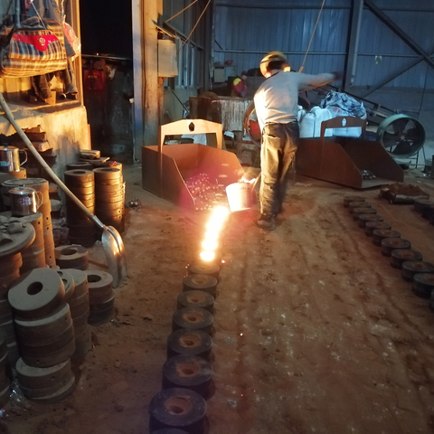 GM-5：低铬铸件研磨球煤 - 五强植物球磨机