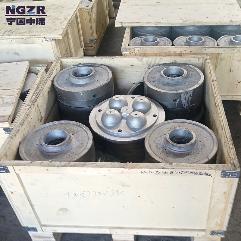 用手工制作的研磨球钢球铸造金属模具