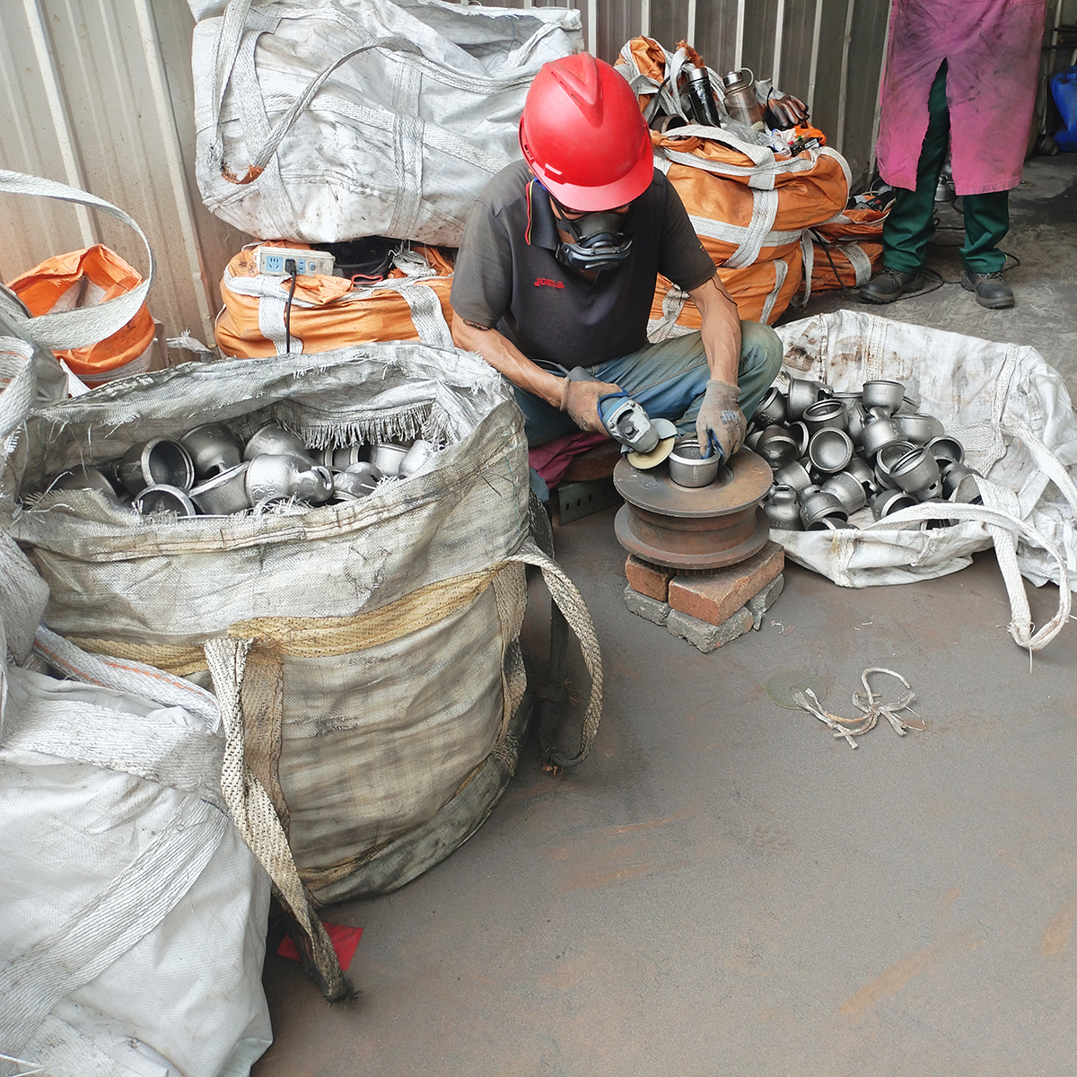 高压电磁绝缘子的钢铸造瓷绝缘子钢盖