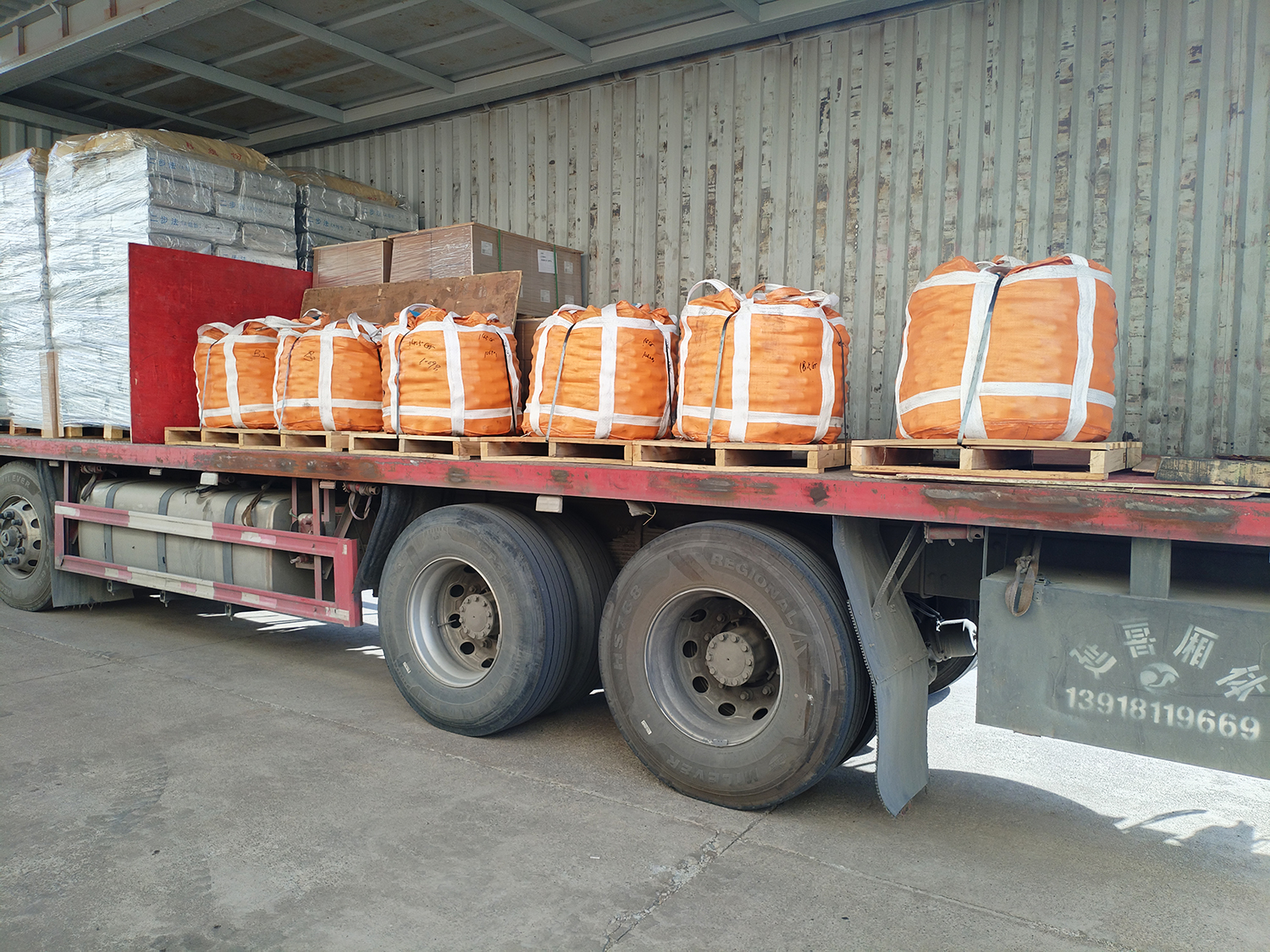 2025年4月15日。6吨测试研磨球球导出到俄罗斯矿业客户