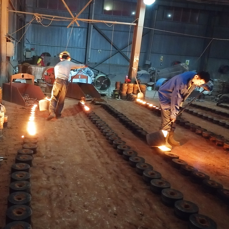 用手工制作的研磨球钢球铸造金属模具