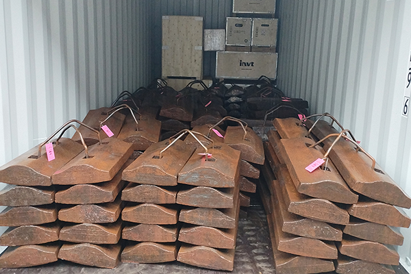 在6月16日至2024年，一组φ2100*5700毫米球磨机（总计25.5吨，合金材料：MN13CR2）装在20英尺容器中，将运送到菲律宾矿业客户。 ​