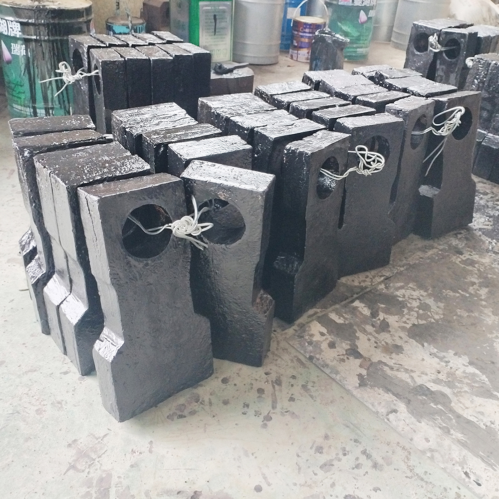 合金钢铸锤破碎机备用磨损零件：锤子和内部衬里和筛子板 