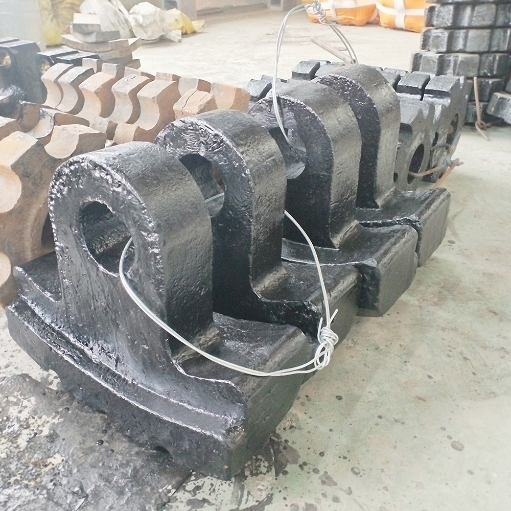 合金钢铸锤破碎机备用磨损零件：锤子和内部衬里和筛子板 